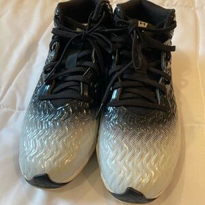 Under Armour Black and White football cleats size8